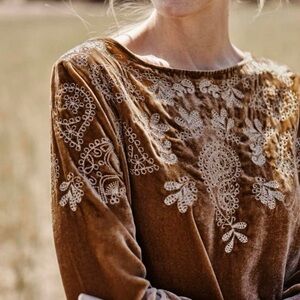 J. Jill Velvet Tunic Bell Sleeves Embroidery Brown Crushed Velvet size Large